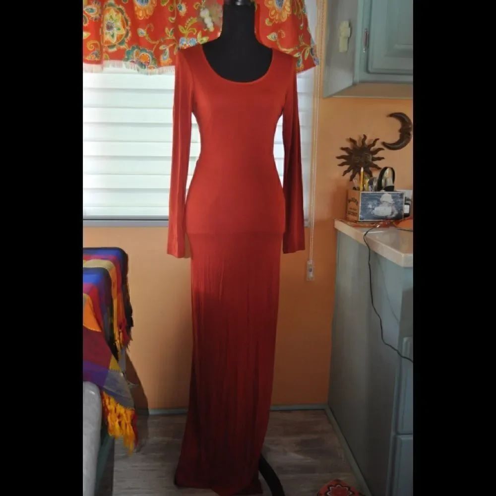 🆕 double Zero low back scoop neck long sleeve maxi dress with side slit